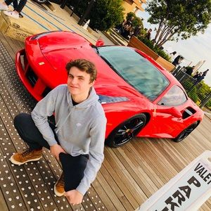 Meet your Posher, Zach